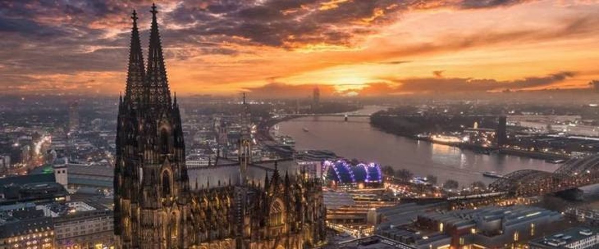 Cette cathédrale gothique fait partie des édifices les plus impressionnants d’Europe – elle est facilement accessible en train depuis Paris