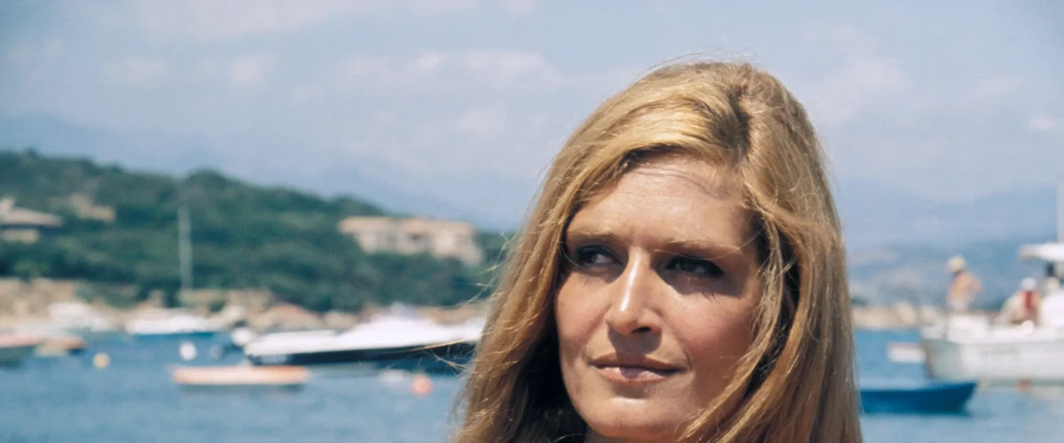 15 clichés divins de Dalida en été
