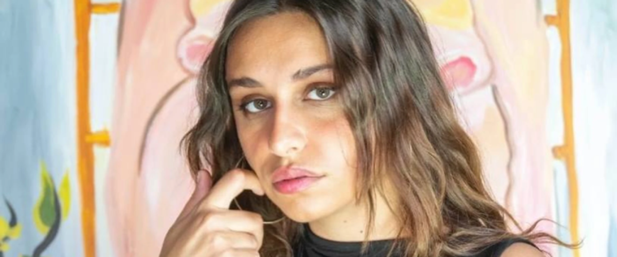 En octobre, Aurore Guez (re)fait parler ses toiles et donne corps aux murs d’un hôtel de luxe parisien