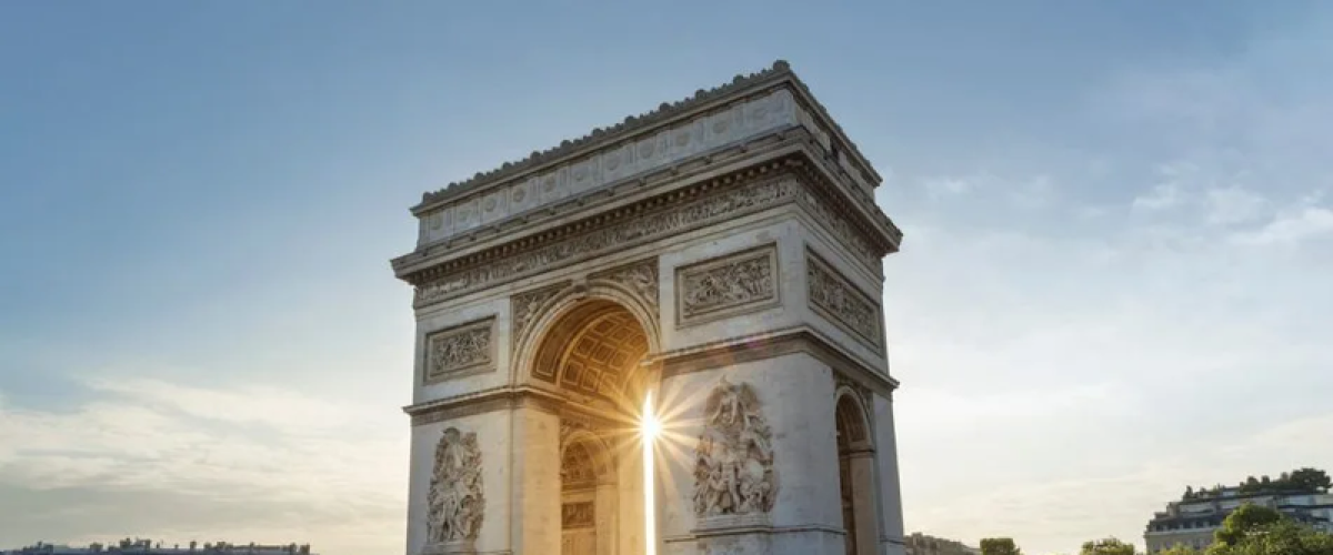 Vidéo : pourquoi cet avion est-il passé sous l’Arc de Triomphe en 1919 ?