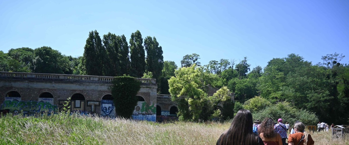 Visite guidée “Bâtiments mystérieux aux Bas Vignons”