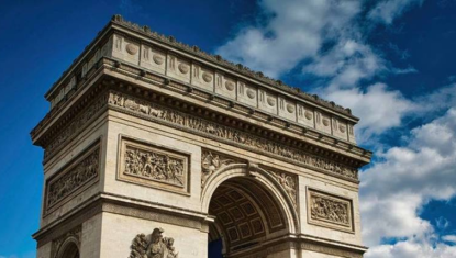 Peu de Parisiens le savent, mais avant l’Arc de triomphe, un éléphant géant a failli être bâti sur la place de l’Étoile