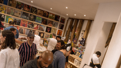 Le disquaire parisien A-One organise sa grande braderie de rentrée au Bar Gallia